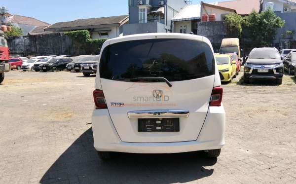 HONDA FREED GB3 1.5 E