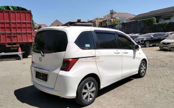 HONDA FREED GB3 1.5 E