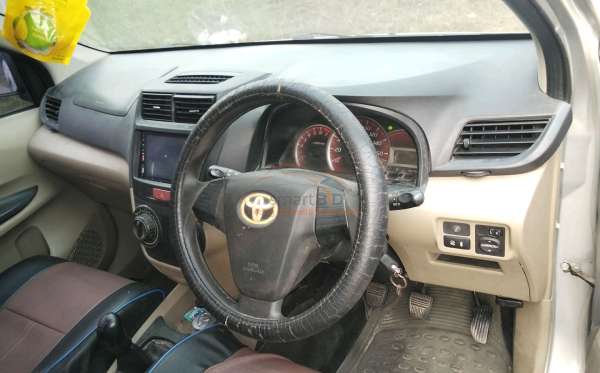 TOYOTA AVANZA