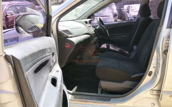 TOYOTA  AVANZA  VELOZ