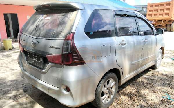 TOYOTA  AVANZA  VELOZ