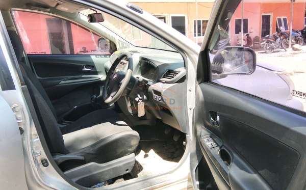 TOYOTA  AVANZA  VELOZ