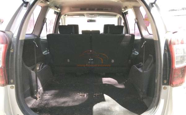 TOYOTA  AVANZA  VELOZ