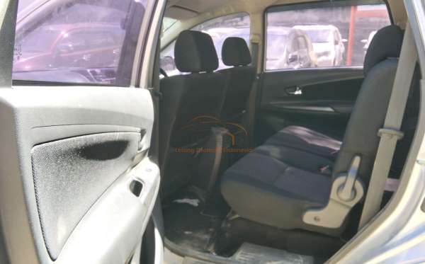 TOYOTA  AVANZA  VELOZ