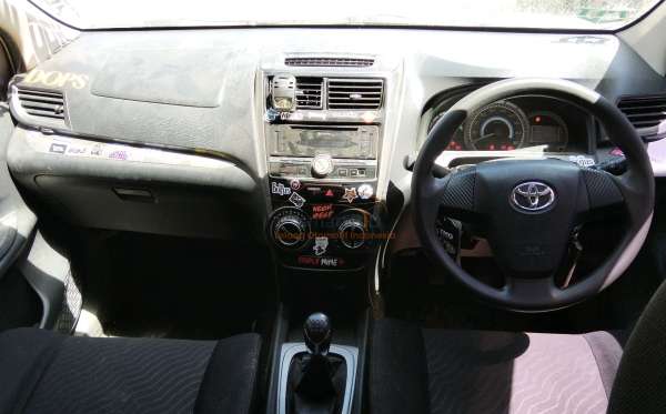 TOYOTA  AVANZA  VELOZ