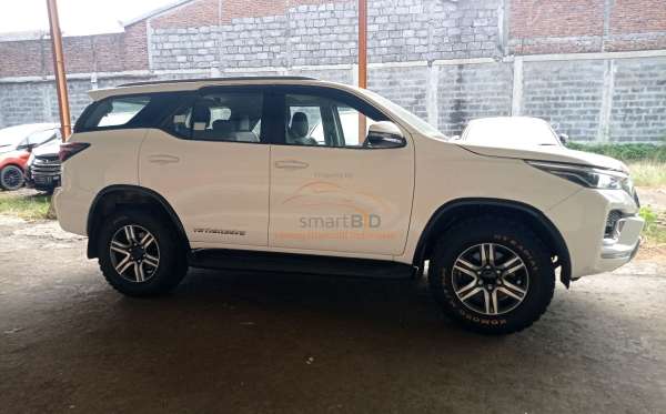 TOYOTA FORTUNER G 2.4
