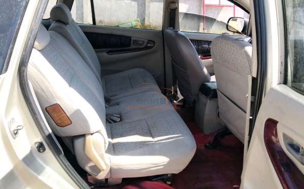 TOYOTA  KIJANG  INNOVA E
