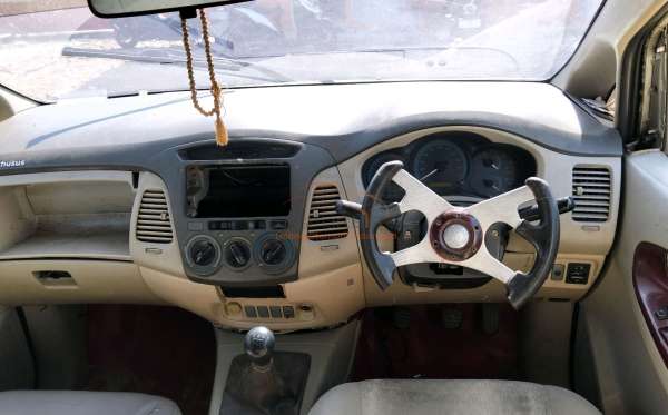 TOYOTA  KIJANG  INNOVA E
