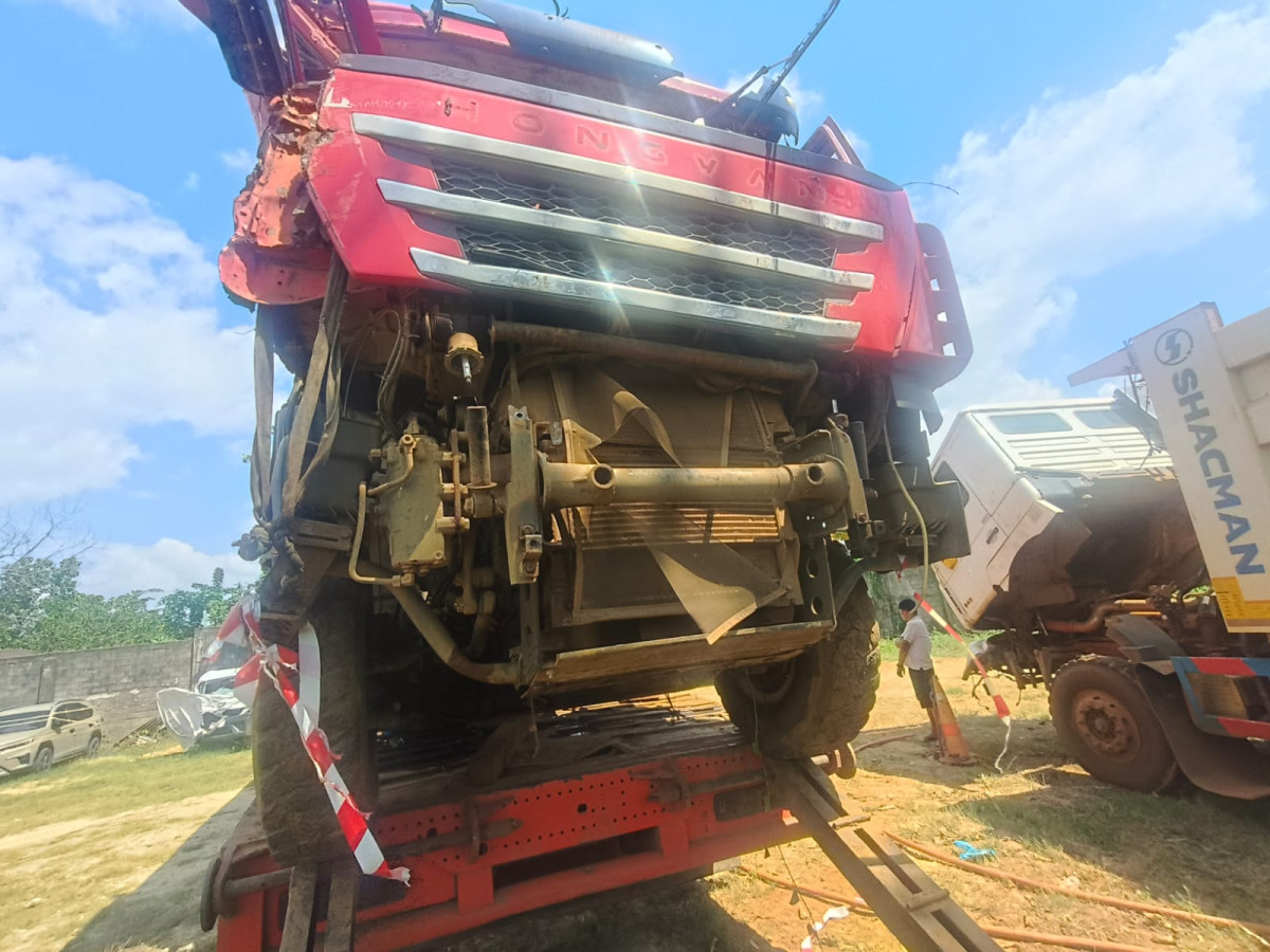 HONGYAN DUMP TRUCK CQ-3314 (8X4)