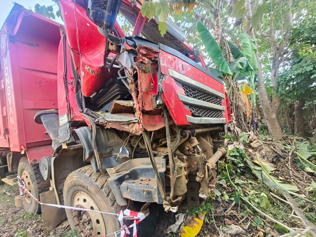 HONGYAN DUMP TRUCK CQ-3314 (8X4)