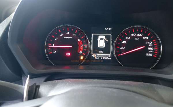 DAIHATSU XENIA