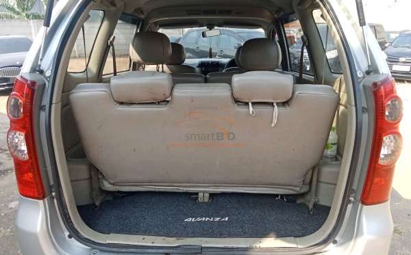 TOYOTA AVANZA