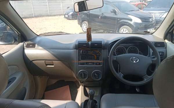 TOYOTA AVANZA