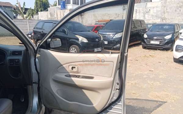 TOYOTA AVANZA