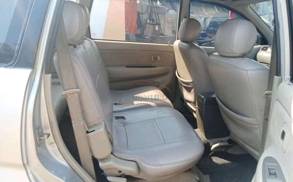 TOYOTA AVANZA