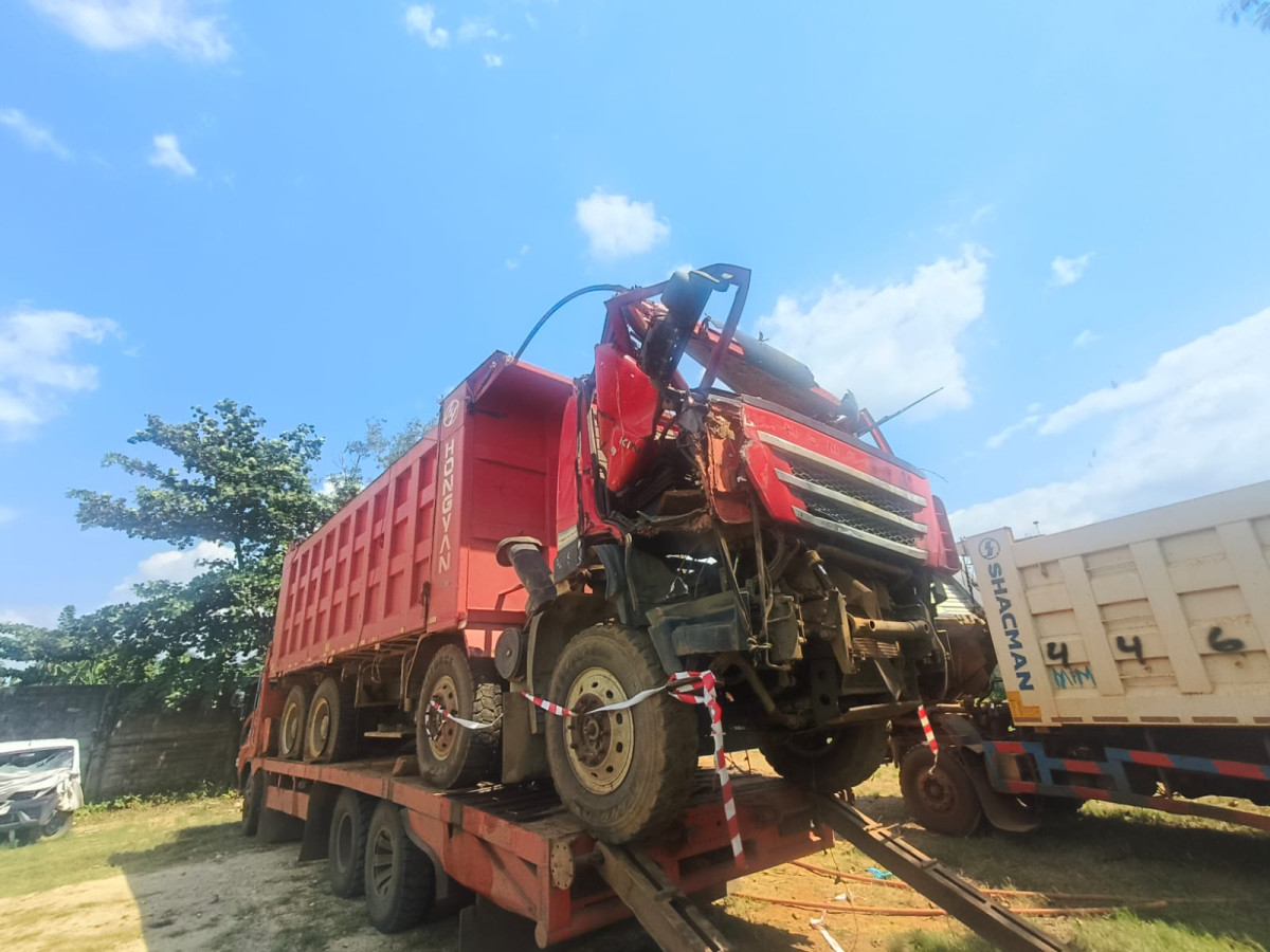 HONGYAN DUMP TRUCK CQ-3314 (8X4)