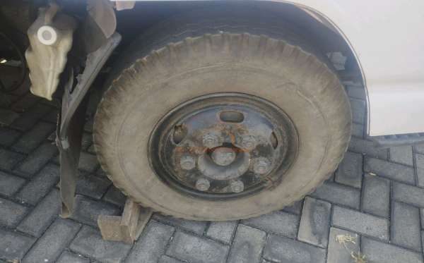 ISUZU NKR 71 HD E2-1