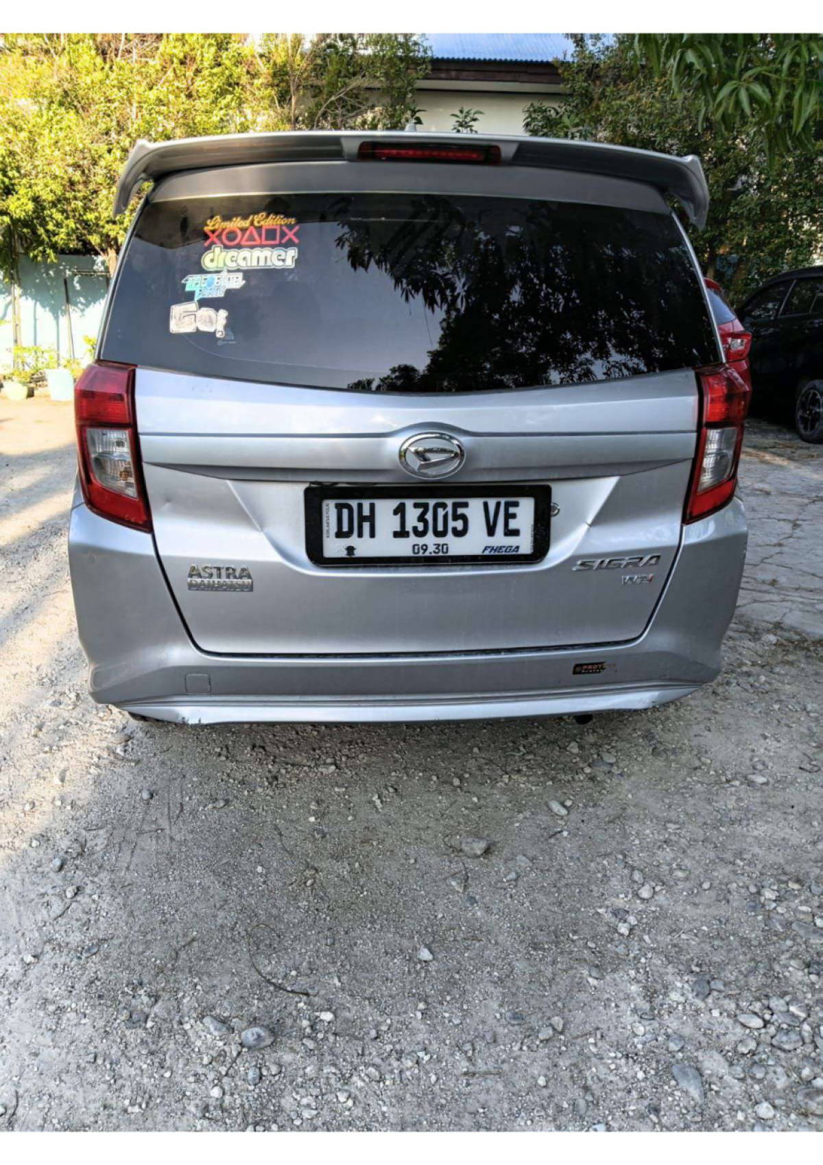 DAIHATSU SIGRA  D