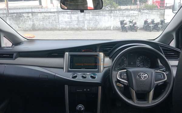 TOYOTA INNOVA G