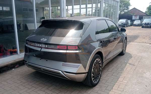 HYUNDAI IONIQ 5 EV SIGNATURE