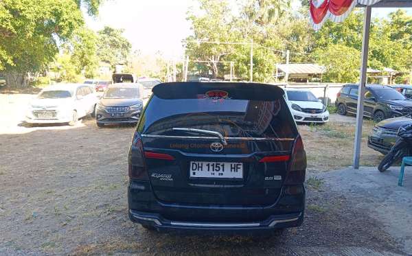 TOYOTA  INNOVA  E
