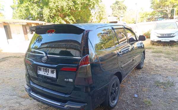 TOYOTA  INNOVA  E