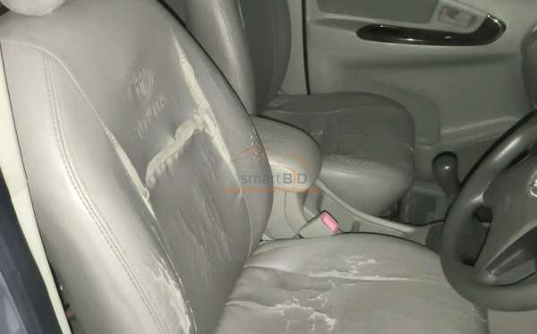 TOYOTA INNOVA