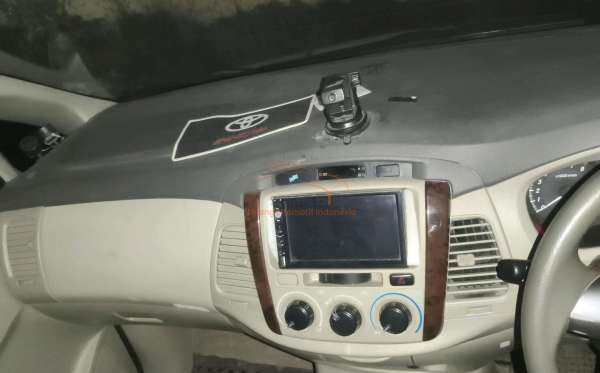TOYOTA INNOVA