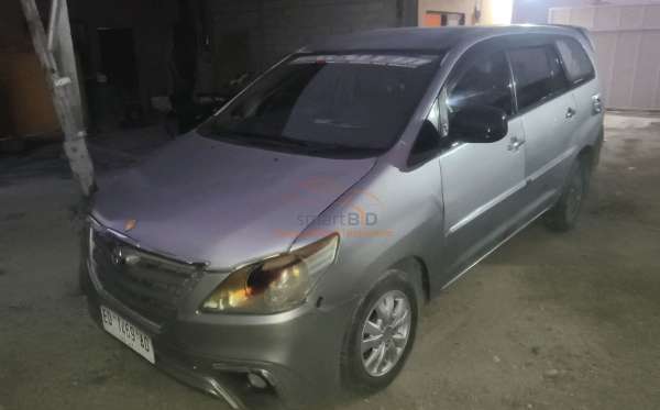 TOYOTA INNOVA