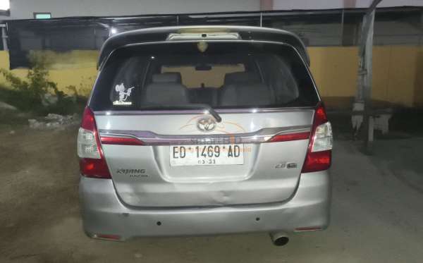 TOYOTA INNOVA