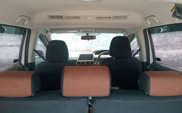 TOYOTA SIENTA 1.5V