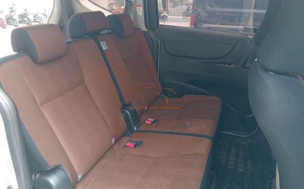 TOYOTA SIENTA 1.5V