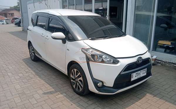 TOYOTA SIENTA 1.5V