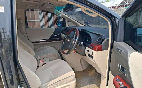 TOYOTA VELLFIRE 2.4
