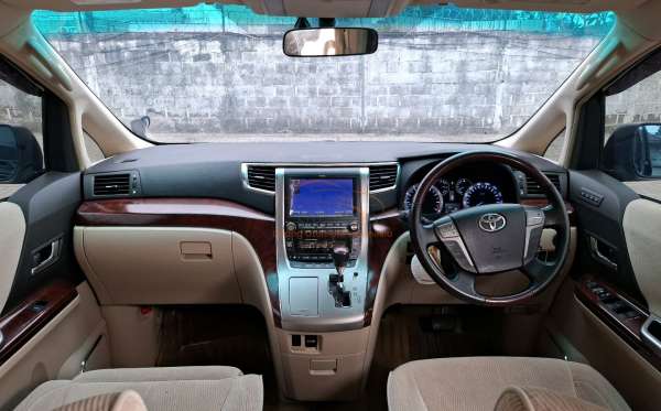 TOYOTA VELLFIRE 2.4