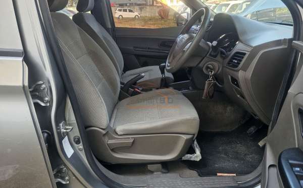 WULING  CONFERO  1.5 (4X2)