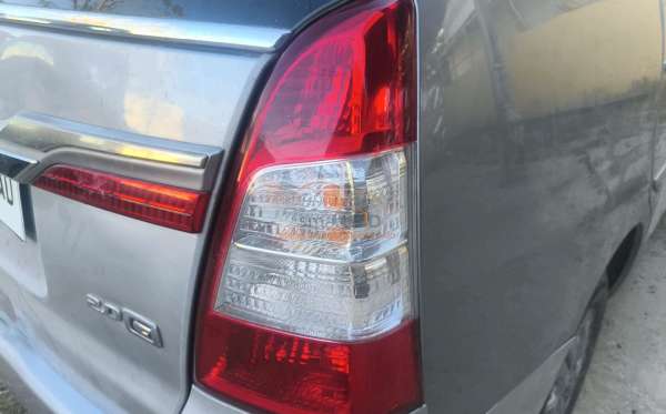TOYOTA INNOVA