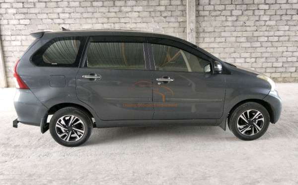 DAIHATSU XENIA