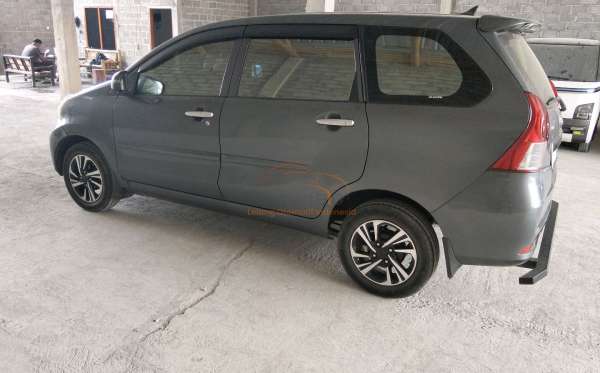 DAIHATSU XENIA