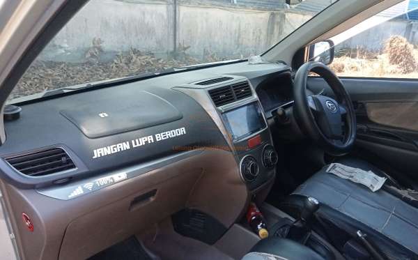 DAIHATSU XENIA
