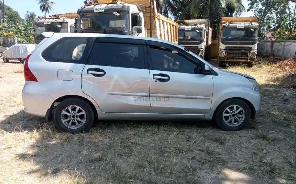 DAIHATSU XENIA