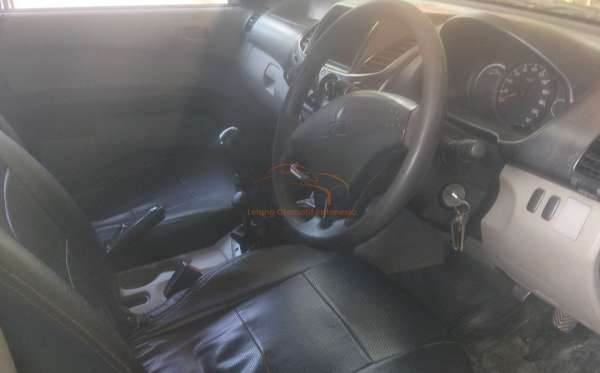 MITSUBISHI STRADA