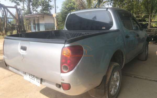 MITSUBISHI STRADA