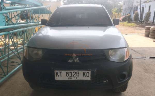 MITSUBISHI STRADA
