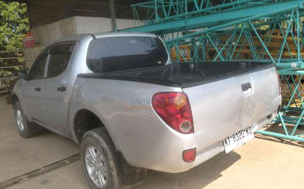 MITSUBISHI STRADA