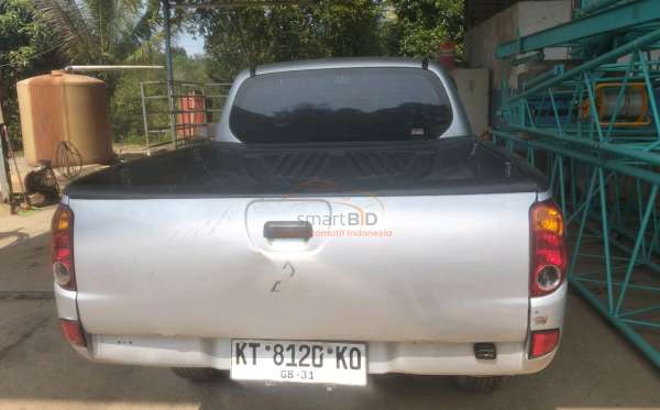 MITSUBISHI STRADA