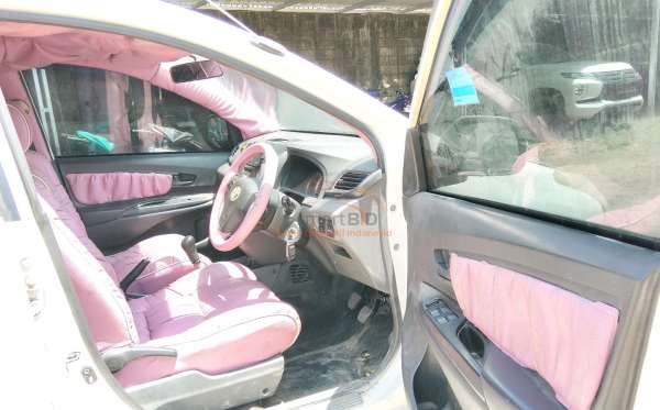 TOYOTA  AVANZA  VELOZ