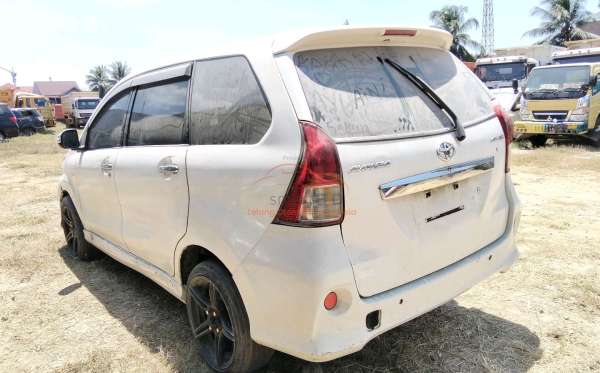 TOYOTA  AVANZA  VELOZ