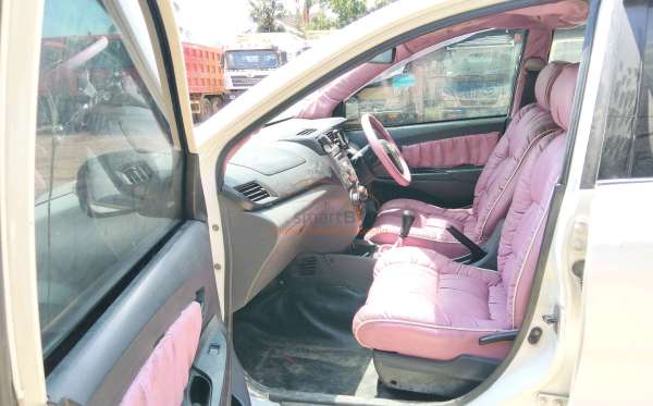 TOYOTA  AVANZA  VELOZ