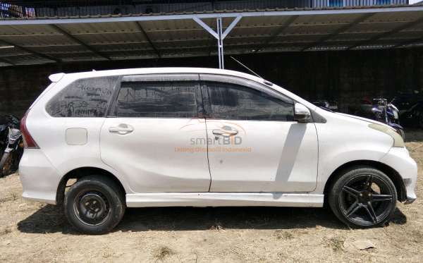 TOYOTA  AVANZA  VELOZ